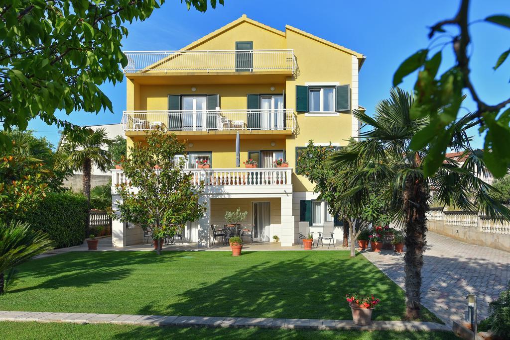Villa Slavica Vodice Esterno foto